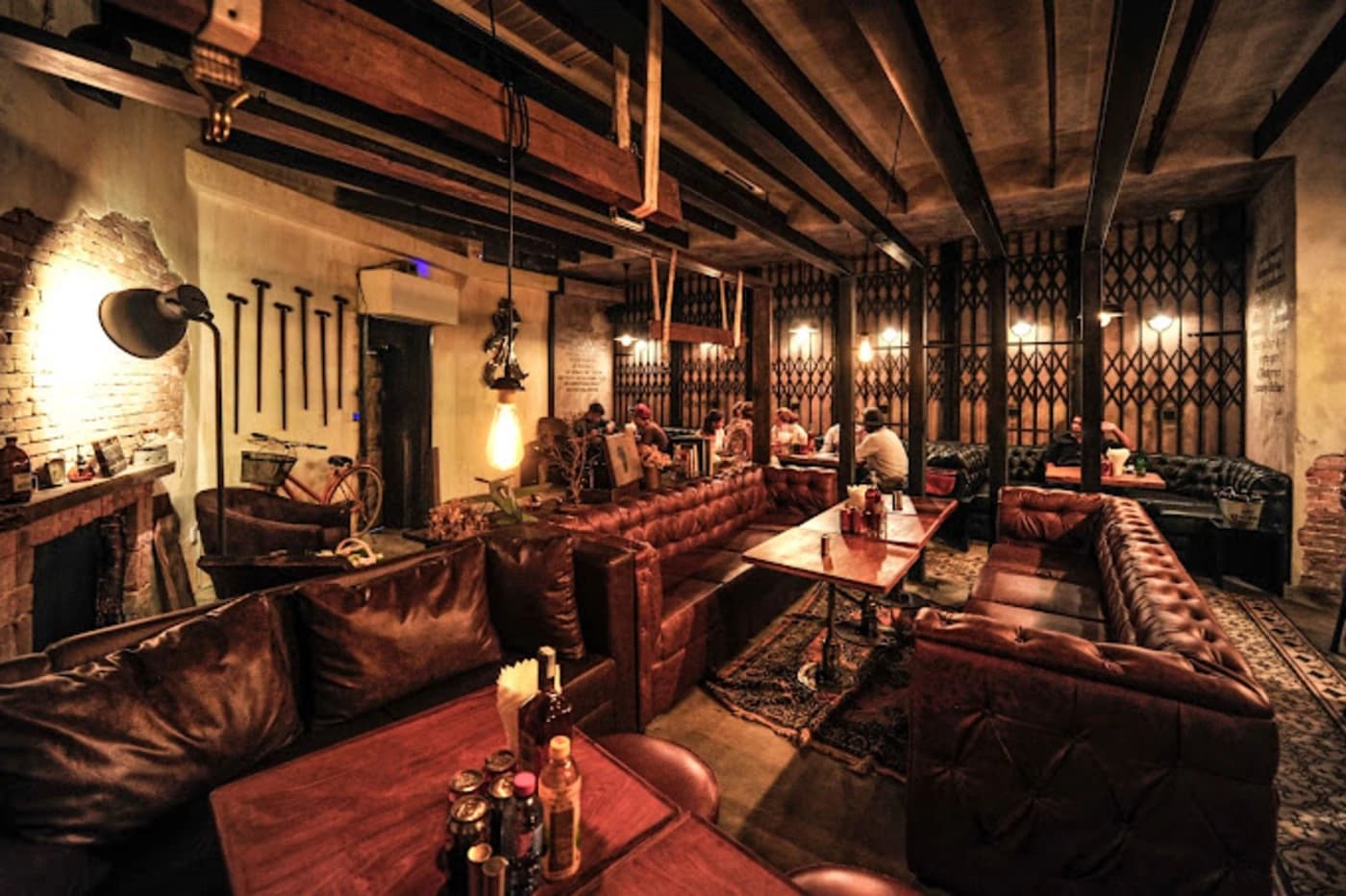 BATTBONG Speakeasy Bar . Bistro
