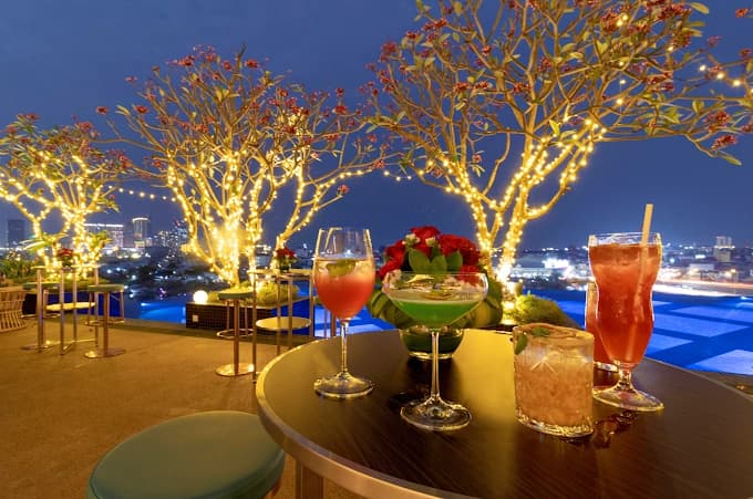 BLOOM Pool Bar Eatery