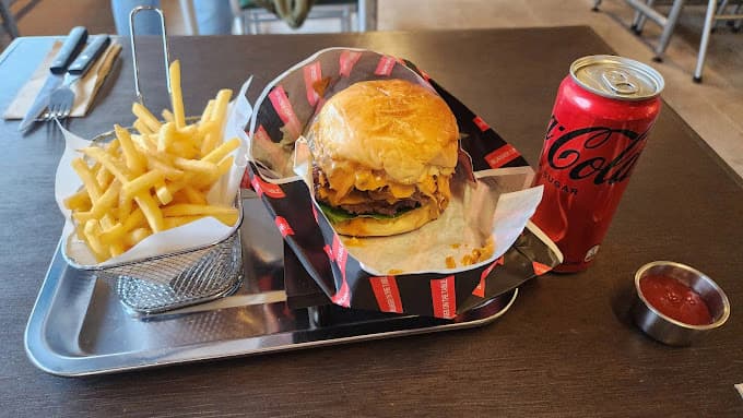 Burger On the Table (BOT) photo 3
