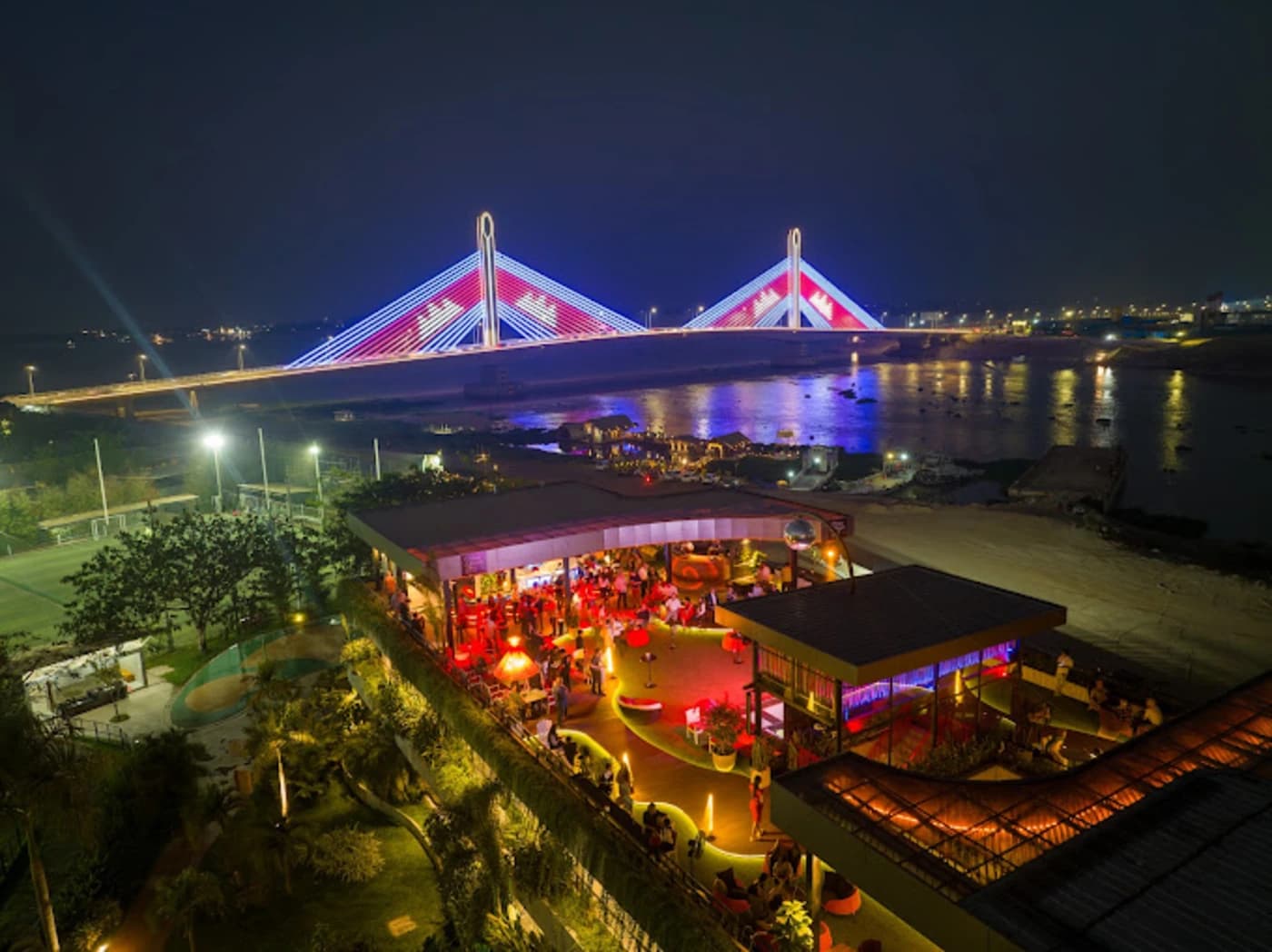 Chew & Bash, Phnom Penh Island Club