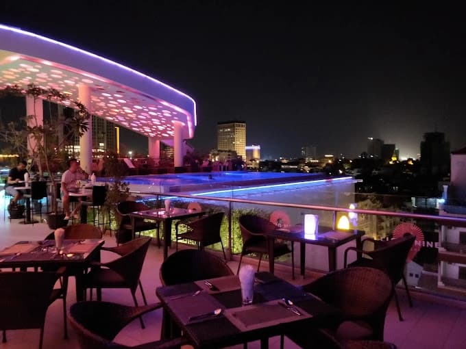 Cloud 9 Skybar photo 2