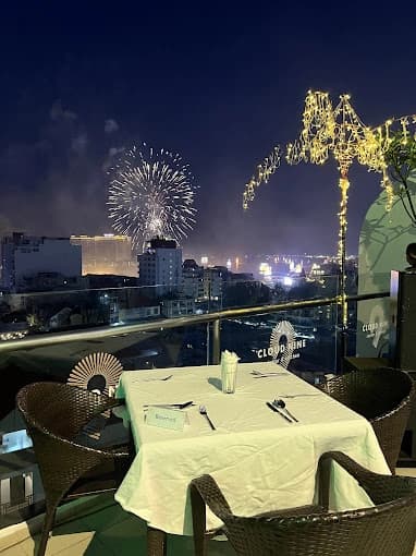 Cloud 9 Skybar photo 8