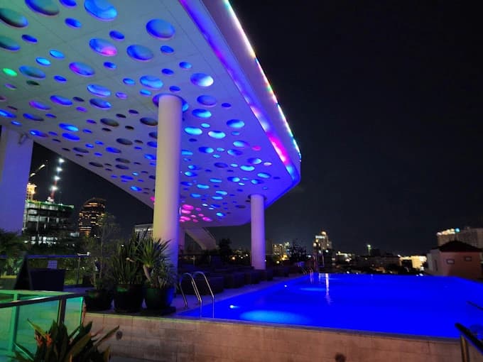 Cloud 9 Skybar photo 9