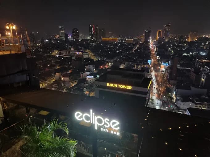 Eclipse Sky Bar photo 8