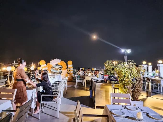 Eclipse Sky Bar photo 9