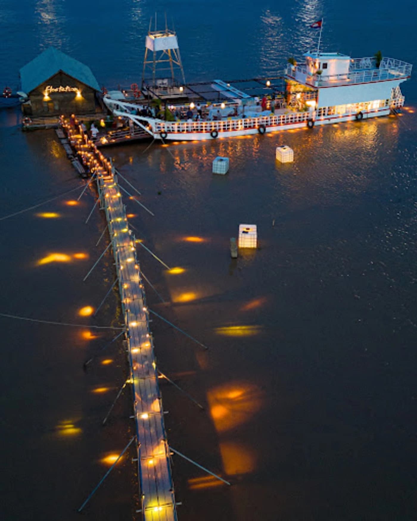 Floatation - Floating Bungalows photo 2