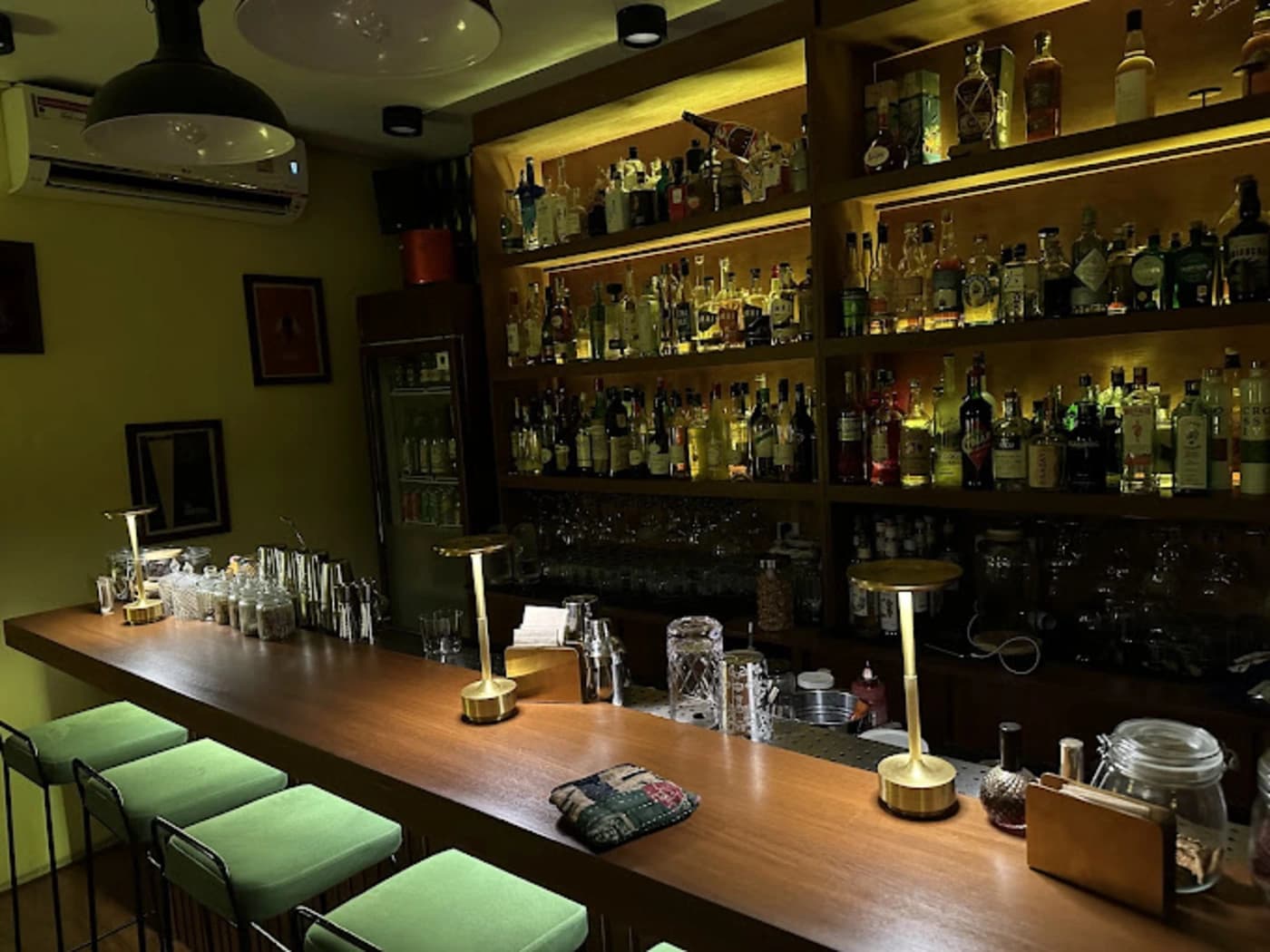 KRAVAT: Speakeasy Bar