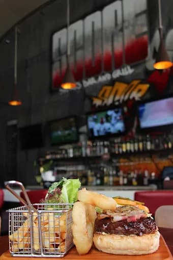 SCORE Sports Bar & Grill Phnom Penh photo 5