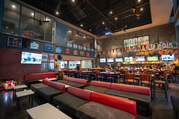 SCORE Sports Bar & Grill Phnom Penh photo 9